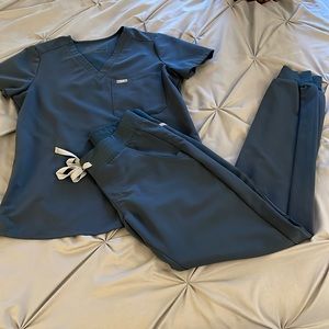 FIGS Dark Harbor XS scrub set